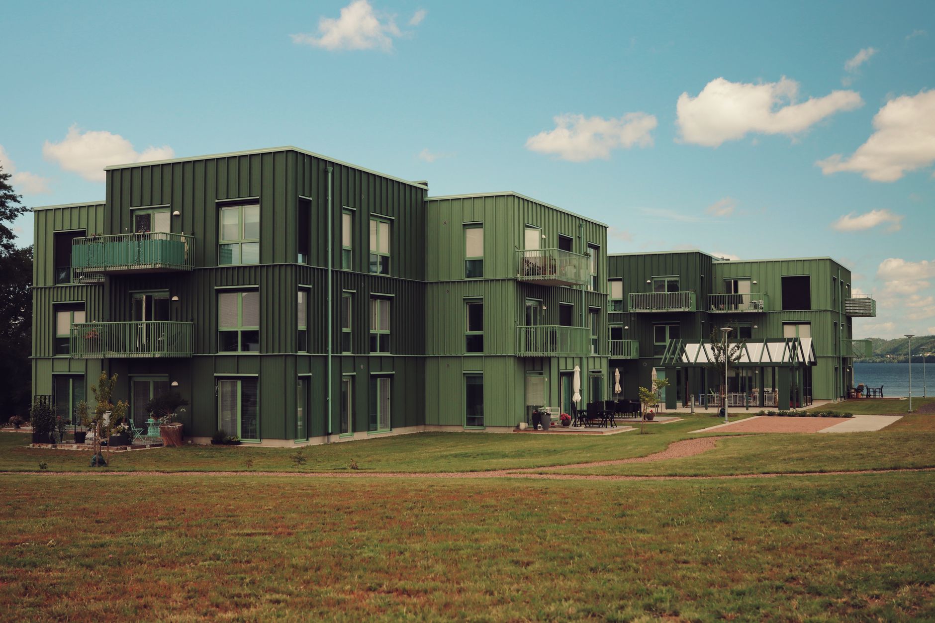 Apartemen ramah bagi mantan narapidana dengan fasilitas modern, lingkungan aman, dan kebijakan inklusif.