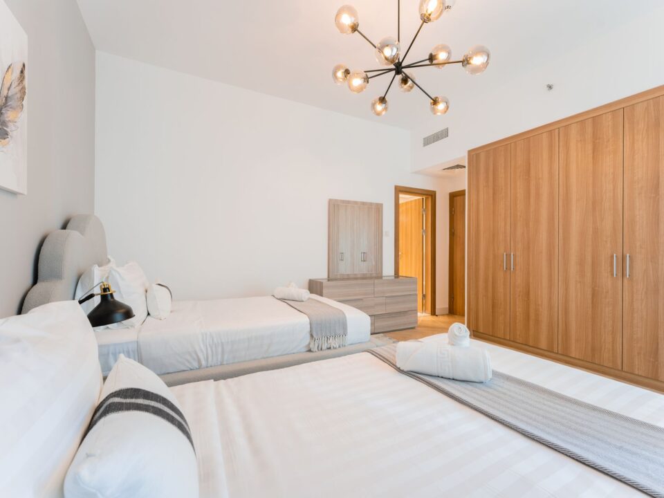 Apartemen dua kamar tidur modern dengan fasilitas lengkap