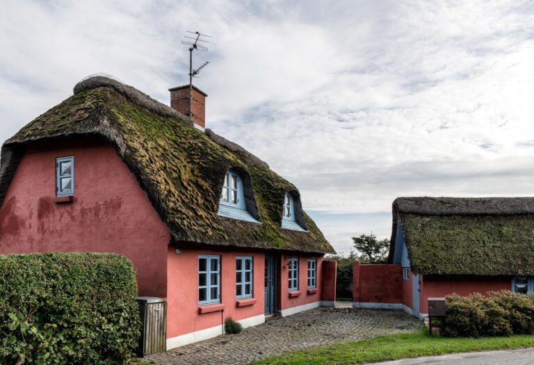 Gambar cottage nyaman dengan pemandangan alam, disewakan dekat lokasi Anda untuk liburan santai.
