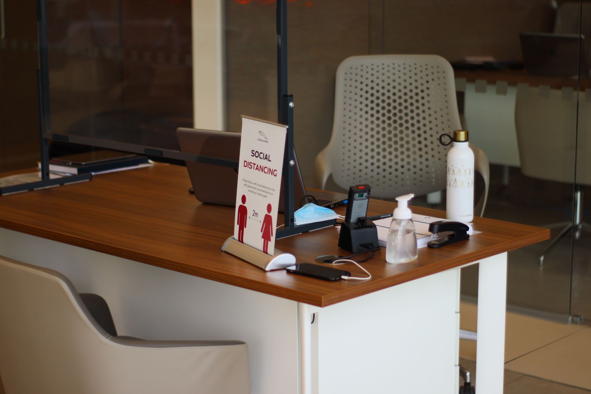 Ruang kantor layanan profesional dekat lokasi Anda, modern dengan fasilitas lengkap untuk produktivitas tinggi.
