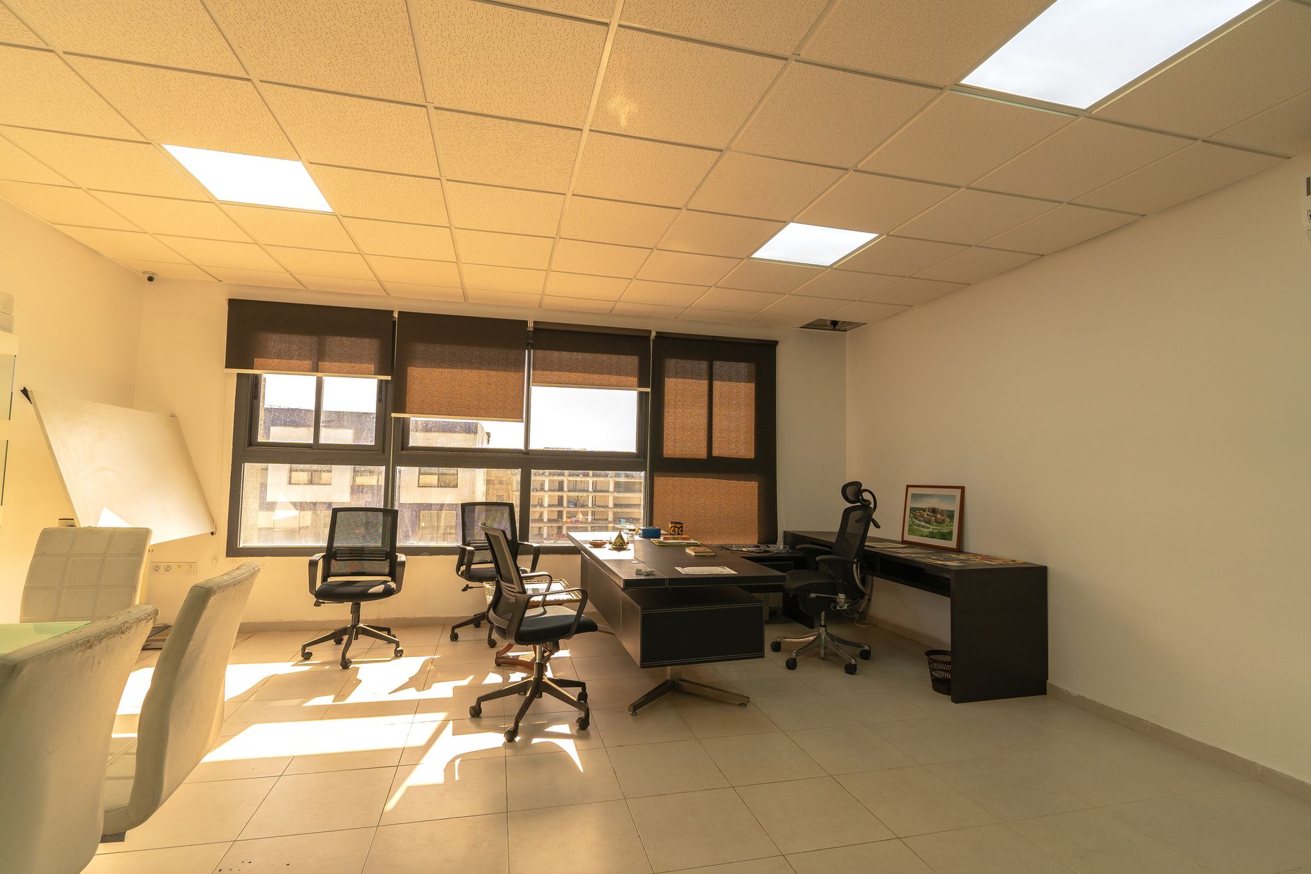 Modern commercial office space available for lease, featuring open layout, high‑speed internet, and prime downtown lo...
