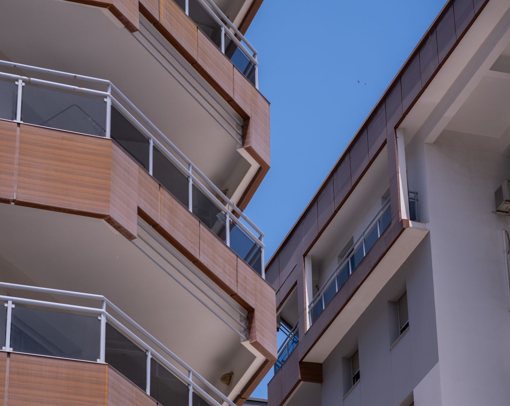 Alcione Residence: apartemen mewah dengan kolam renang dan pemandangan kota, menawarkan fasilitas lengkap
