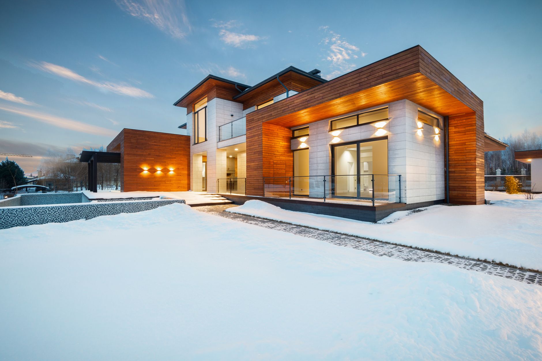 Luxury new build homes dengan desain modern, interior elegan, dan taman eksklusif.