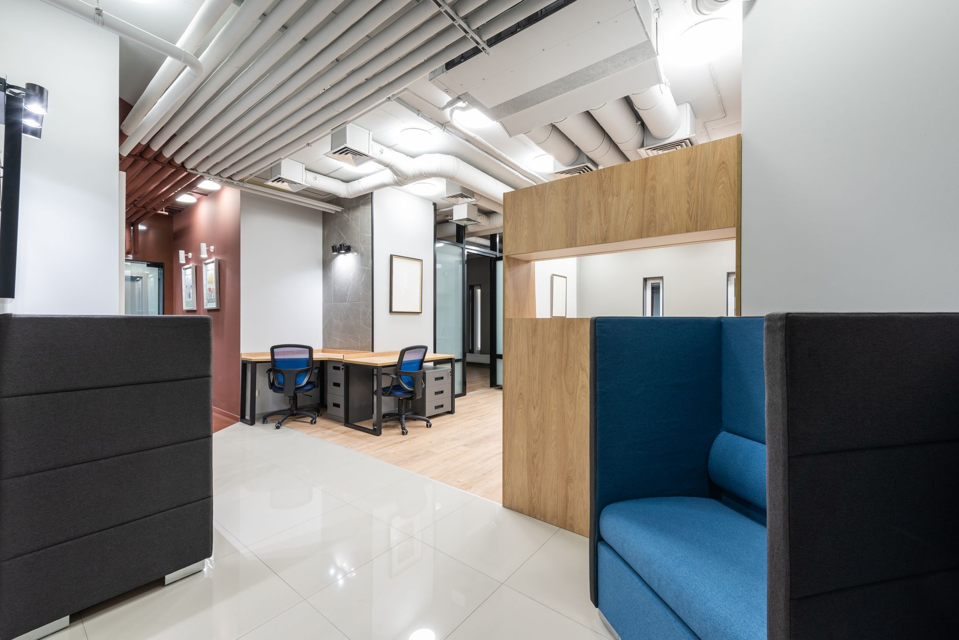 Ruang kerja modern disewakan oleh Regus dengan fasilitas lengkap untuk bisnis profesional