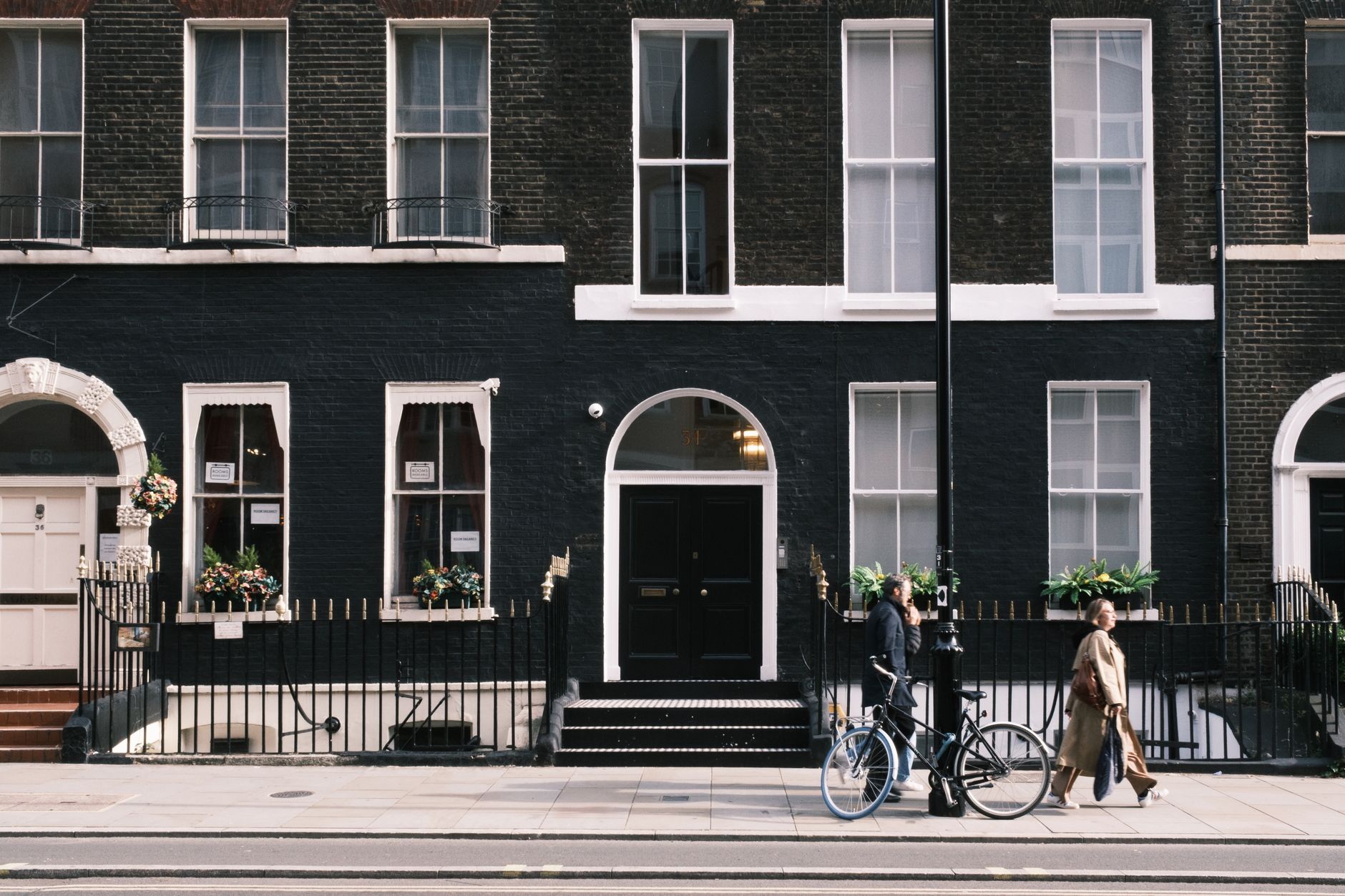 Exterior modern London Towne Apartments with sleek glass façade and rooftop garden overlooking the city skyline