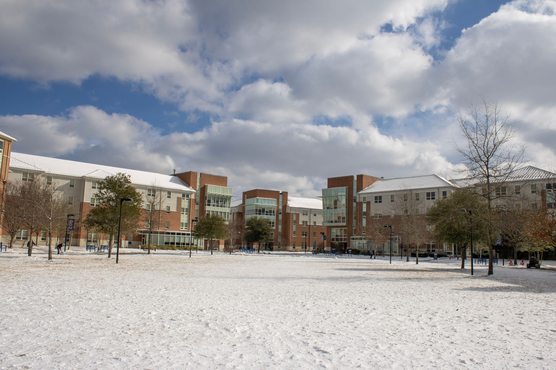 Modern apartments near campus with easy walk, study spaces, and student‑friendly amenities
